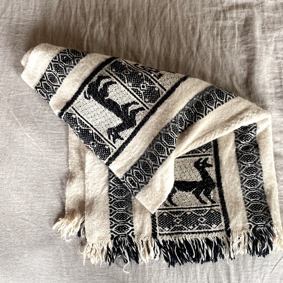 Vintage Boho Wool Poncho - Picture 5 of 5